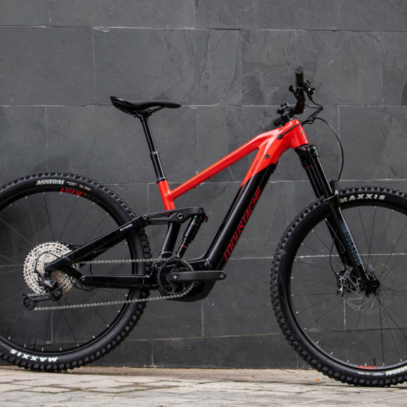 Bicicleta eléctrica MOUSTACHE Samedi Game 4 LTD Frenos XT 4 Pistones ROJO S