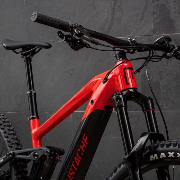 Bicicleta eléctrica MOUSTACHE Samedi Game 4 LTD Frenos XT 4 Pistones ROJO S