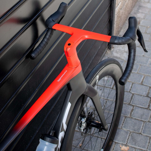 Vélo BMC Teammachine R 01 Nouveau Rouge AXS Enve Foundation NOIR ROUGE 54