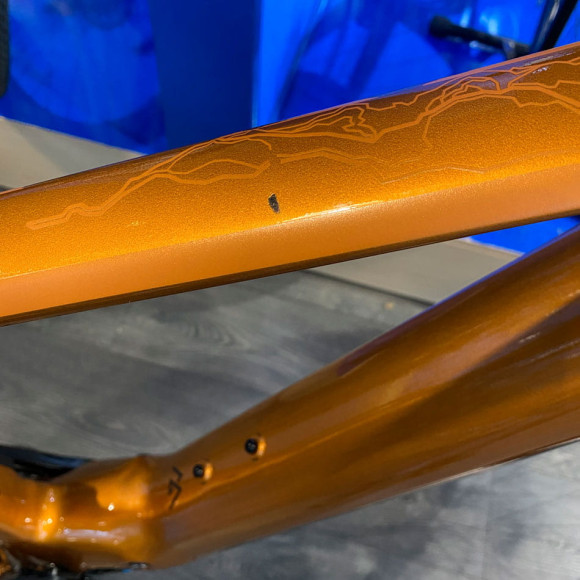 Bicicleta eléctrica ORBEA Urrun 40 Pequeño Defecto en el tubo horizontal NARANJA L