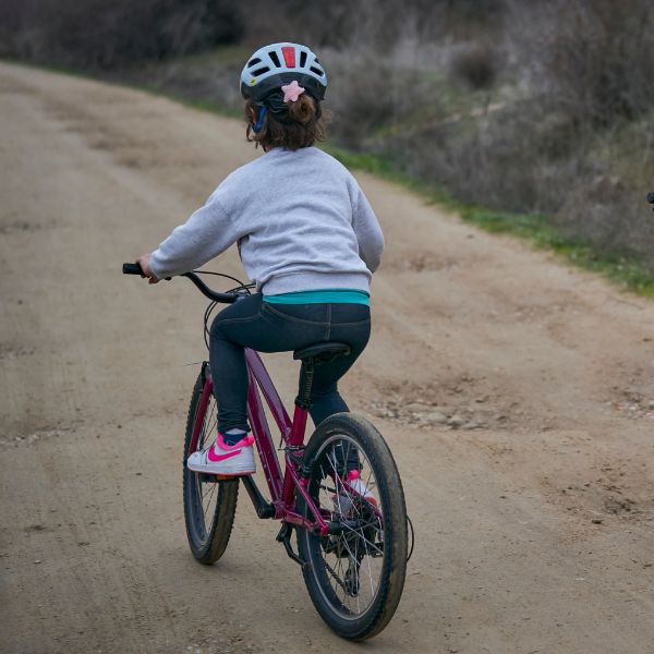 Enseñar a los niños a montar en bici