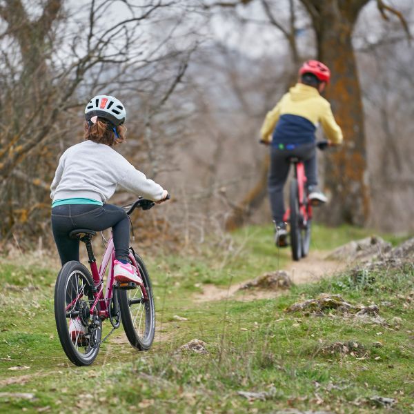 Enseñar a los niños a montar en bici