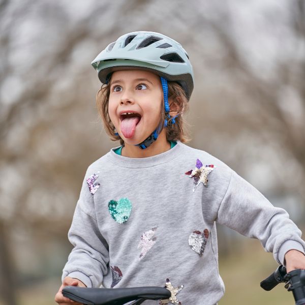 Enseñar a los niños a montar en bici